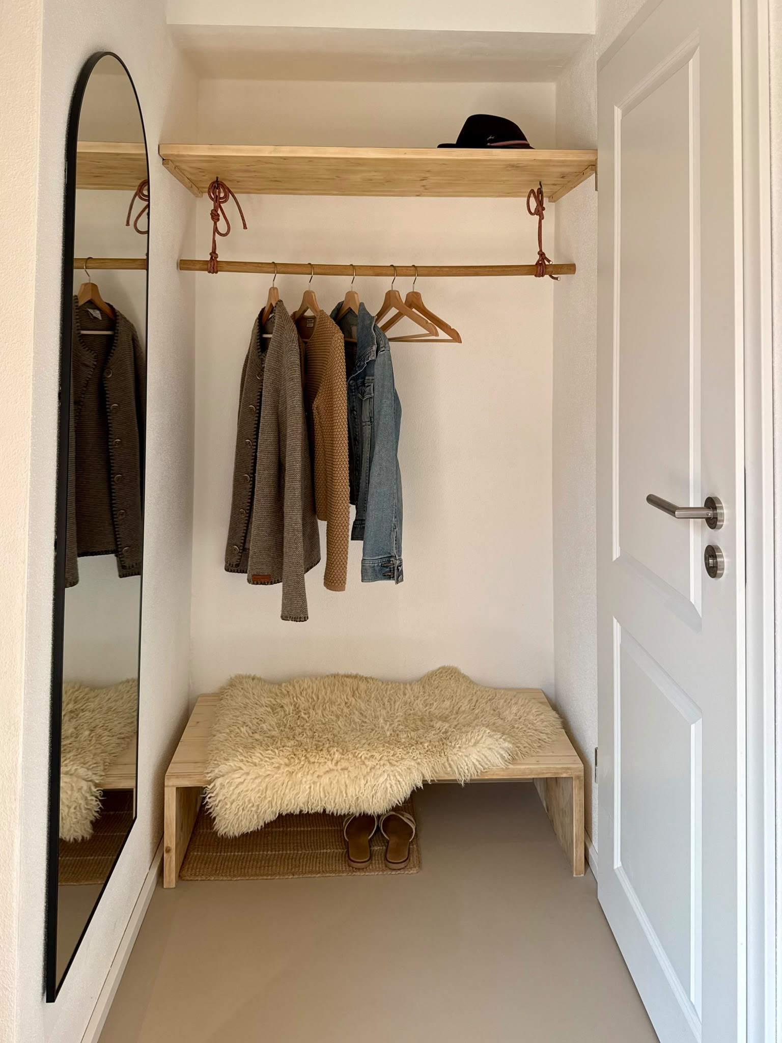 Garderobe und Garderobenschrank
